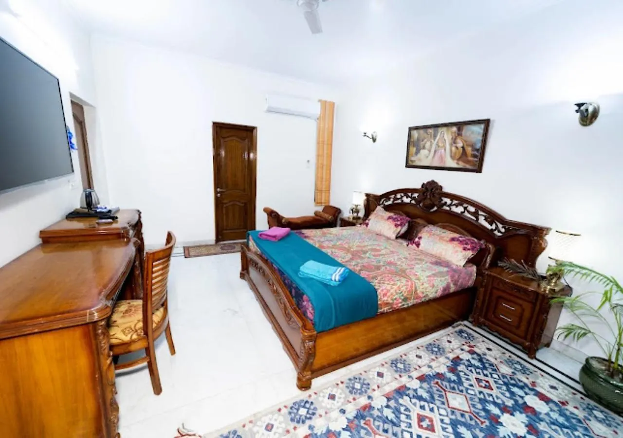 Ritz Mansion Varanasi 5*,